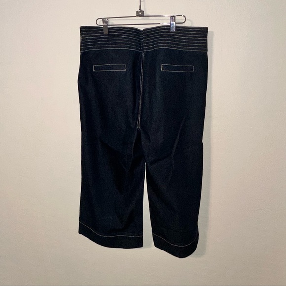 GOLD FLAVA JEANS. dark wash capris with wide leg. - Picture 4 of 6